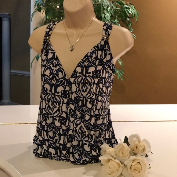 WHITE HOUSE BLACK MARKET TOP W/ SILVER ON ARMS XS - Picture 3 of 8